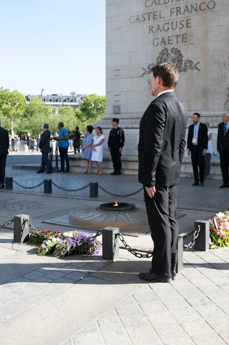 Ravivage de la flamme du Soldat inconnu